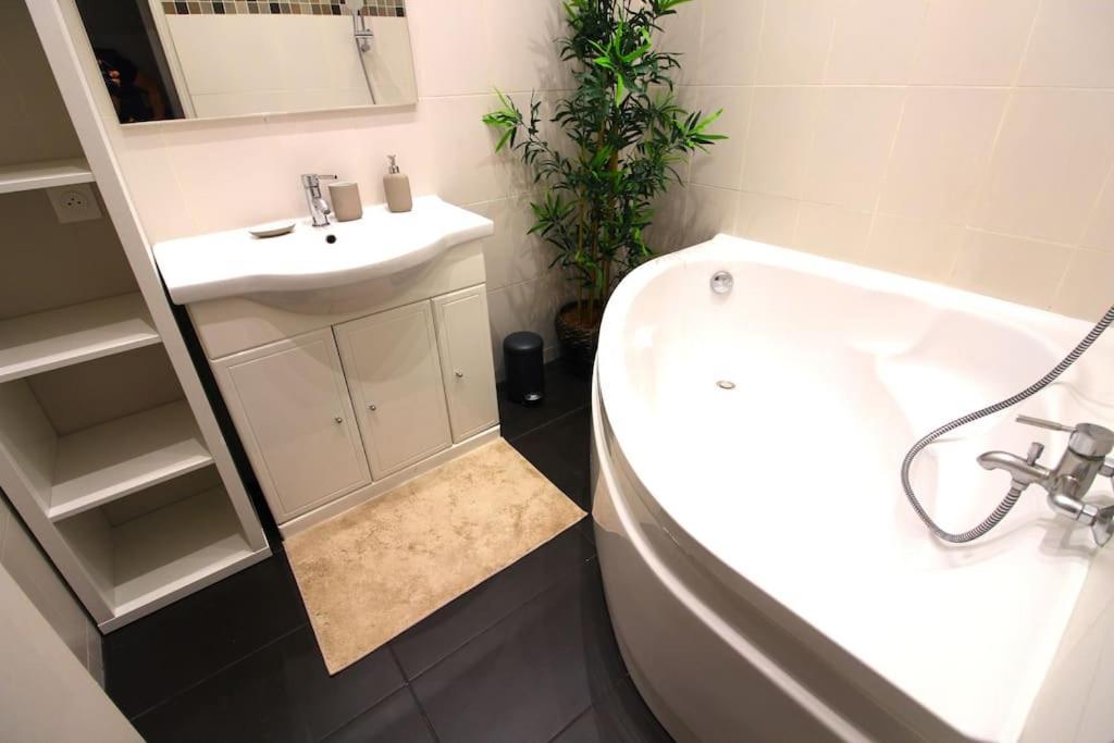 Le Central Parc - T2-Spacieux-Clim-Wifi مارسيليا المظهر الخارجي الصورة